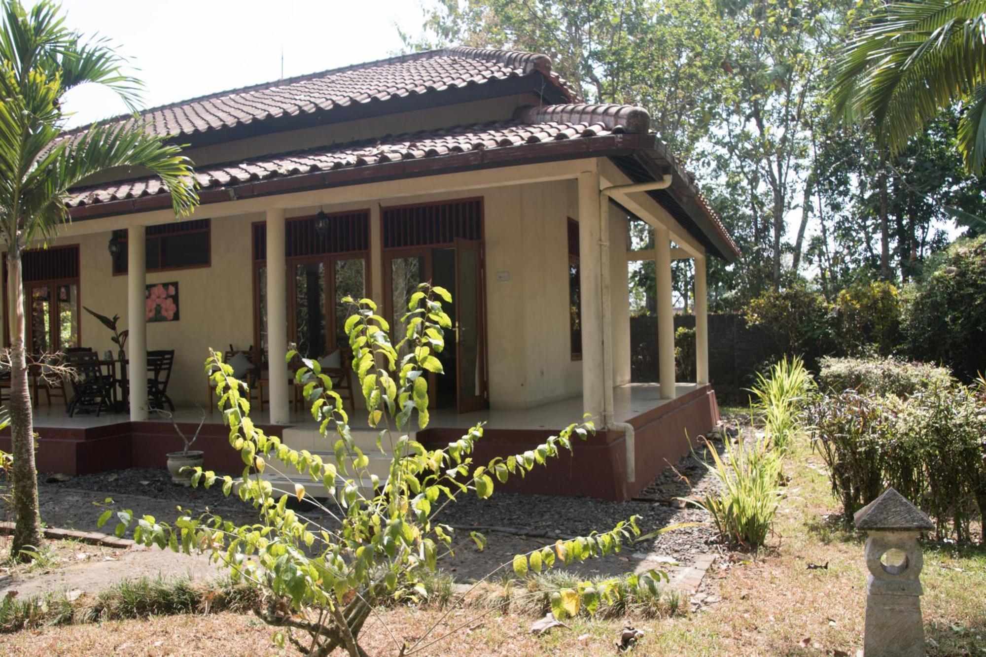 Guesthouse Rumah Senang Kalibaru Luaran gambar