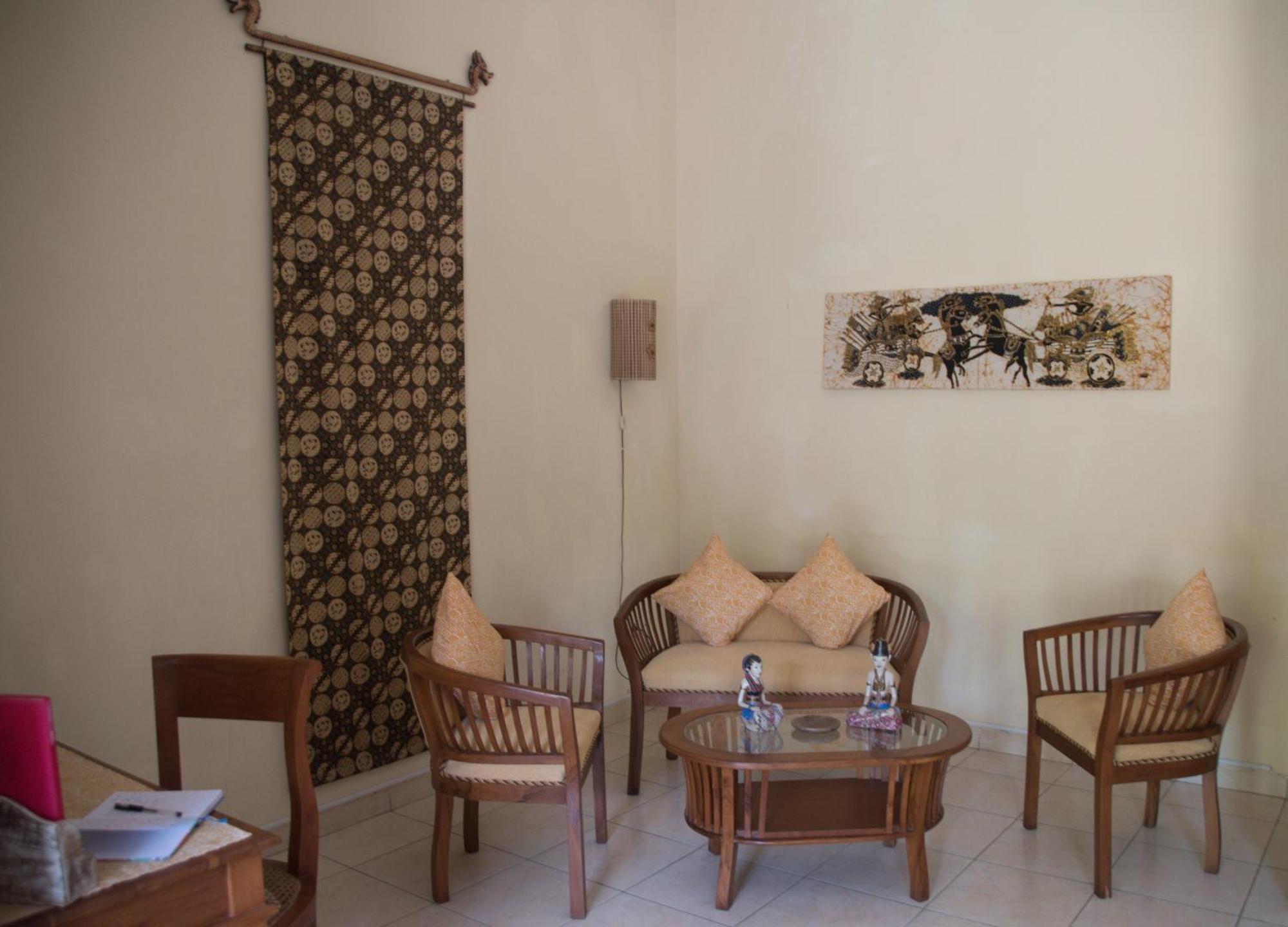 Guesthouse Rumah Senang Kalibaru Luaran gambar