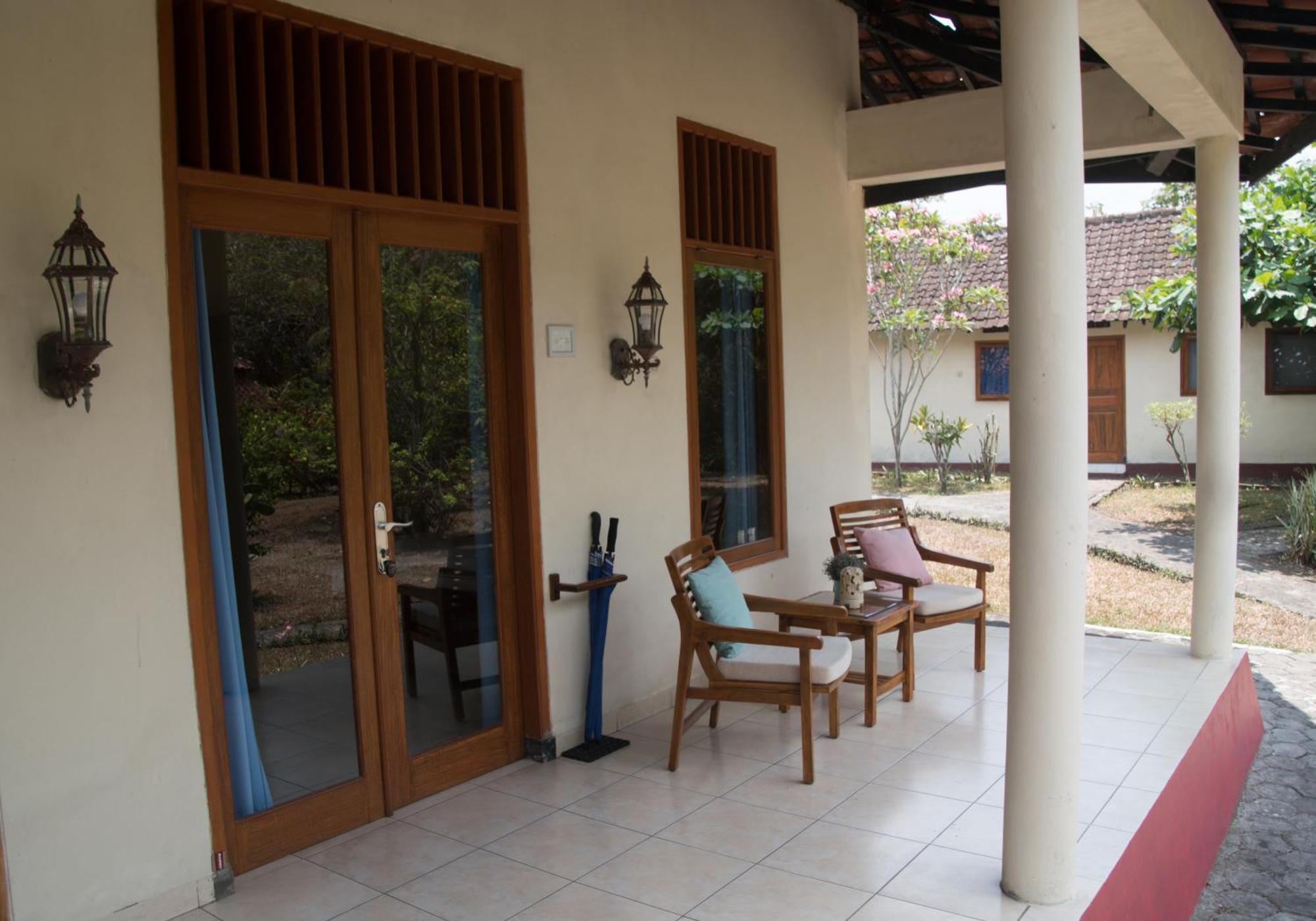Guesthouse Rumah Senang Kalibaru Luaran gambar