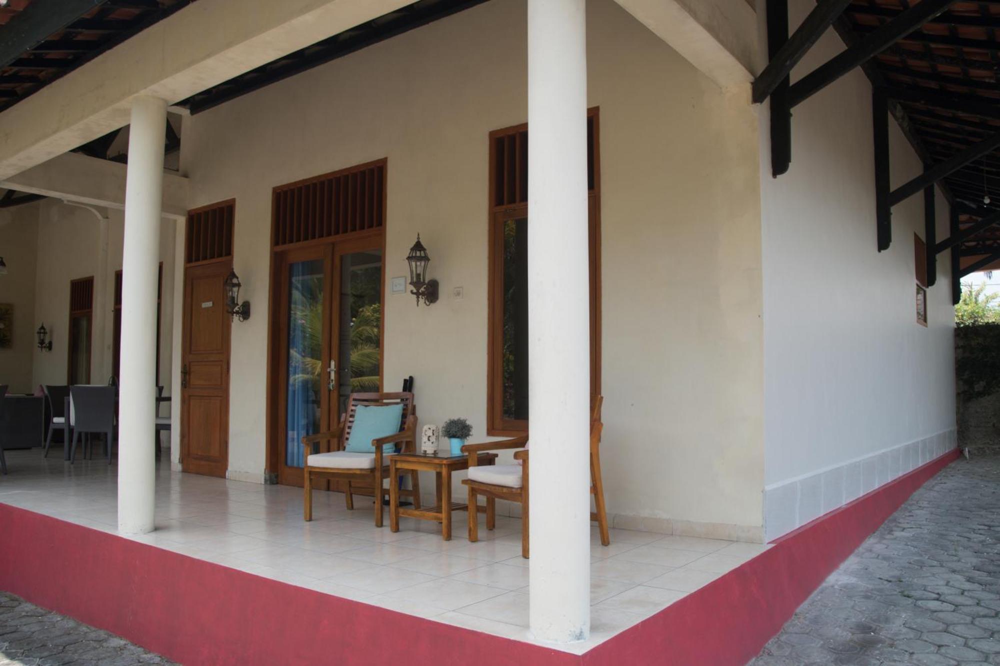 Guesthouse Rumah Senang Kalibaru Luaran gambar