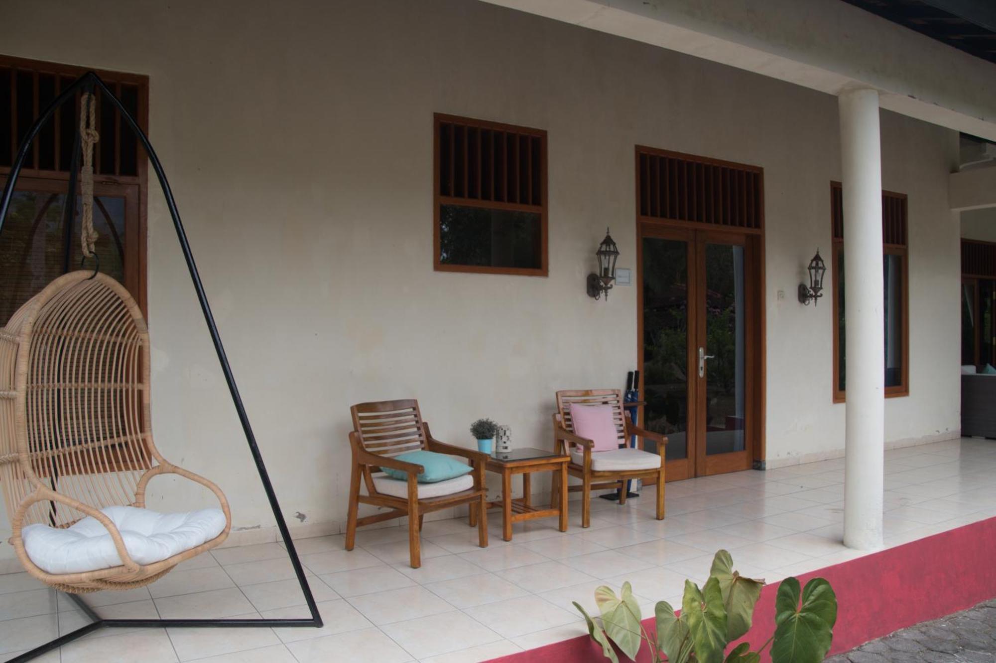 Guesthouse Rumah Senang Kalibaru Luaran gambar