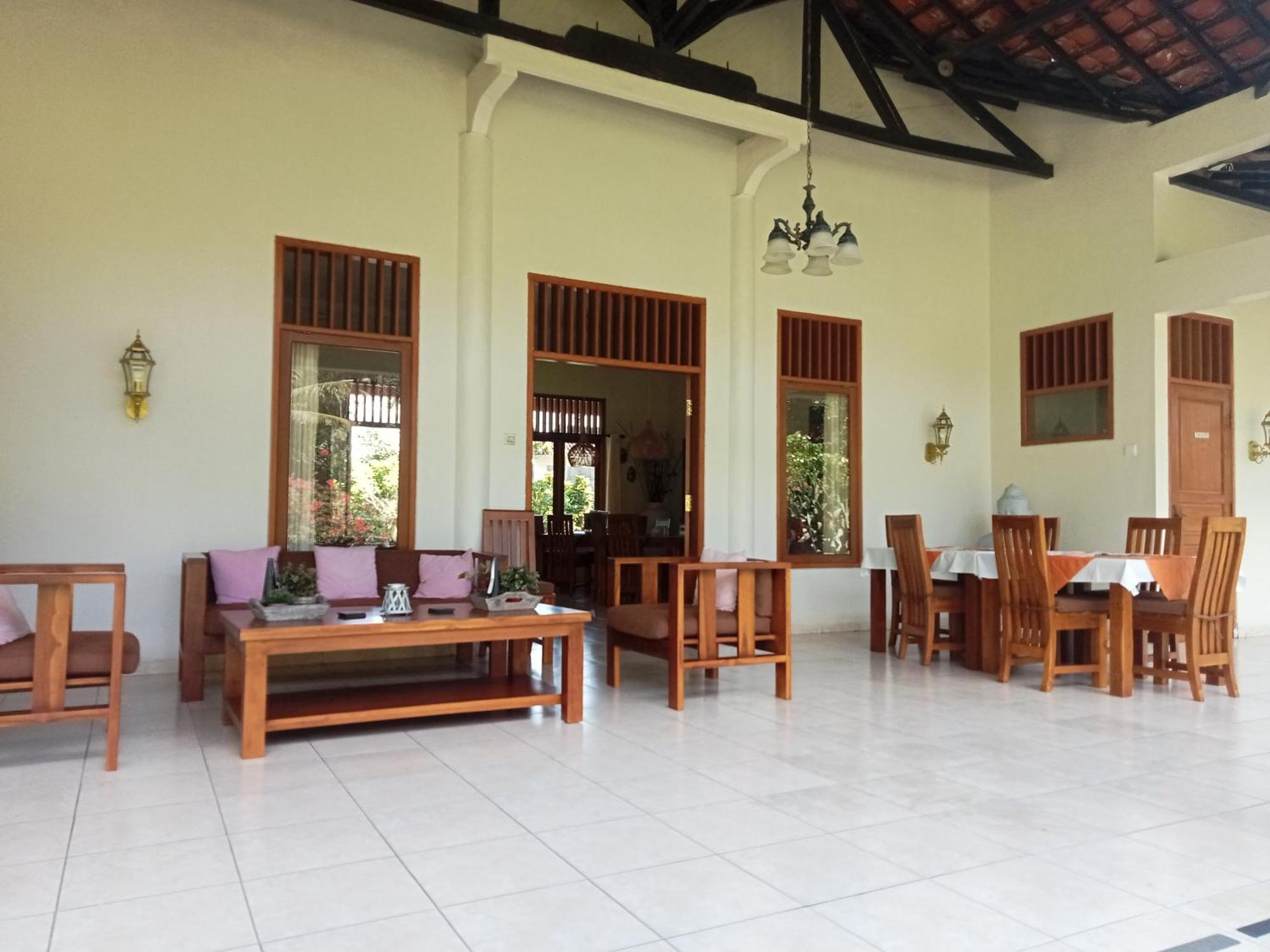 Guesthouse Rumah Senang Kalibaru Luaran gambar