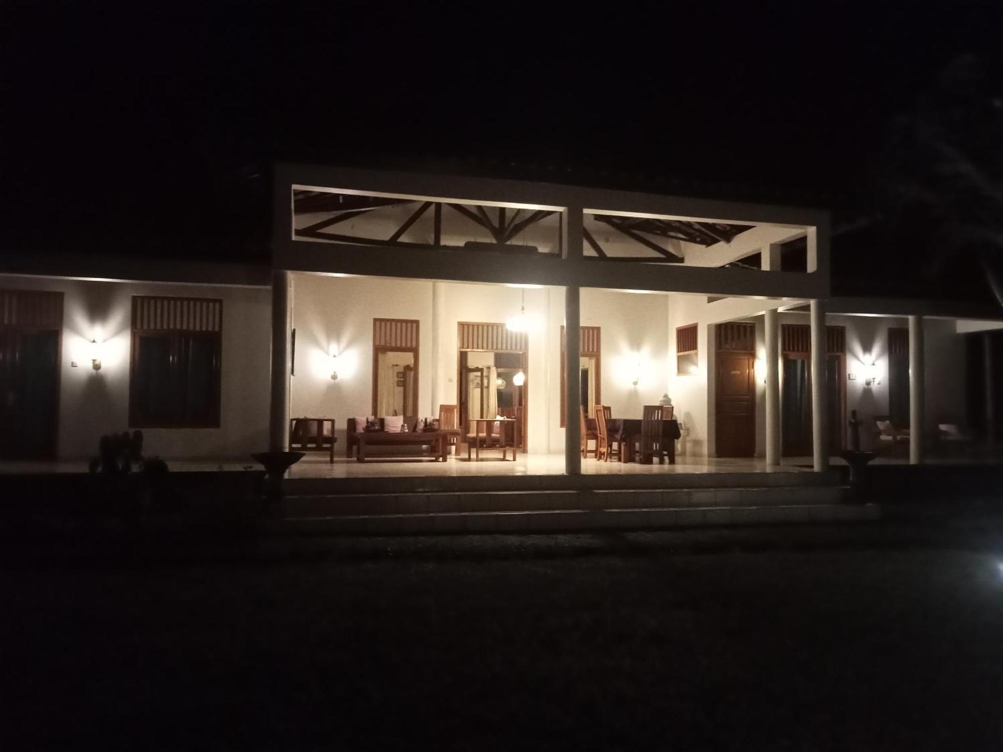 Guesthouse Rumah Senang Kalibaru Luaran gambar