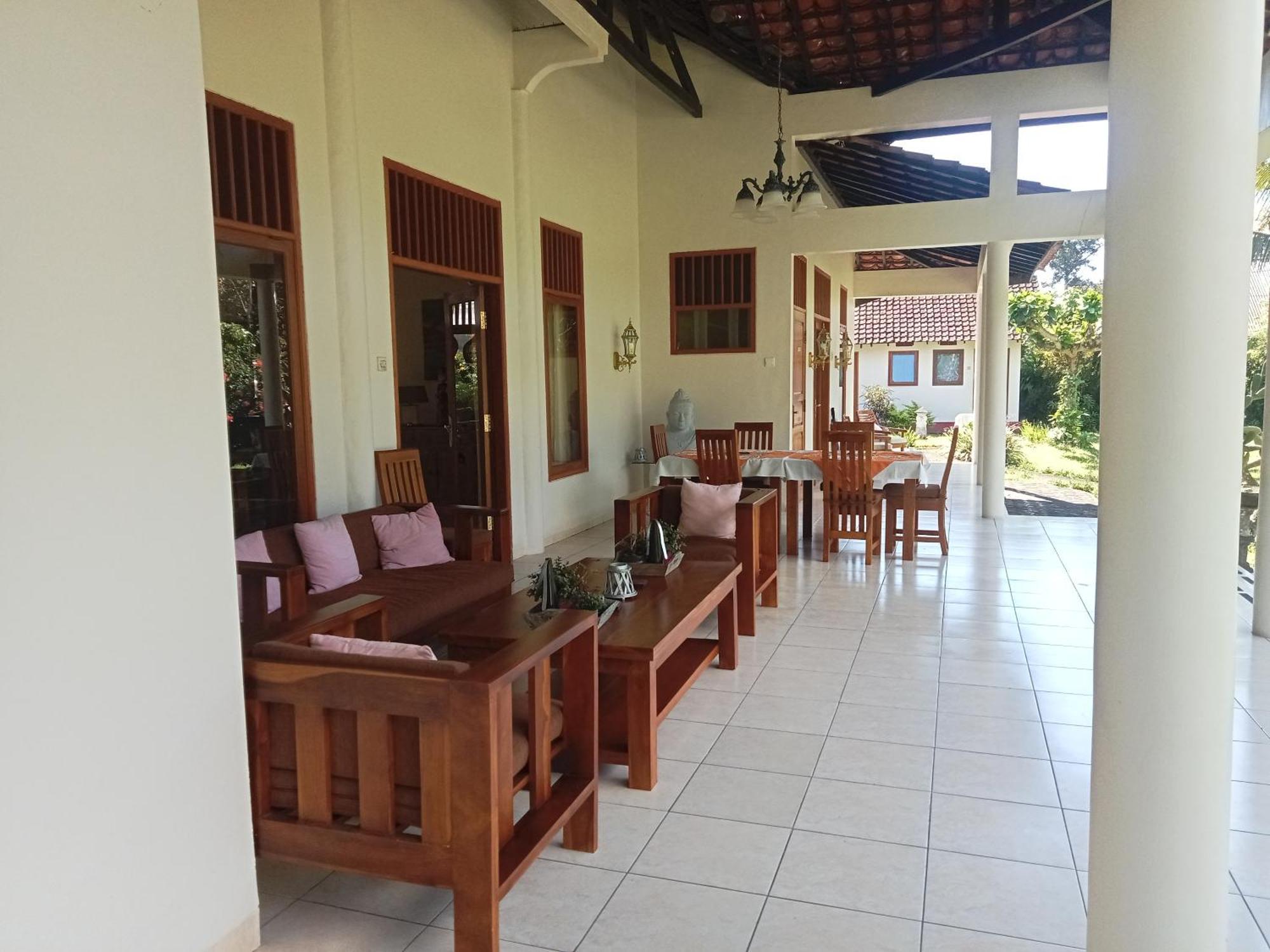 Guesthouse Rumah Senang Kalibaru Luaran gambar