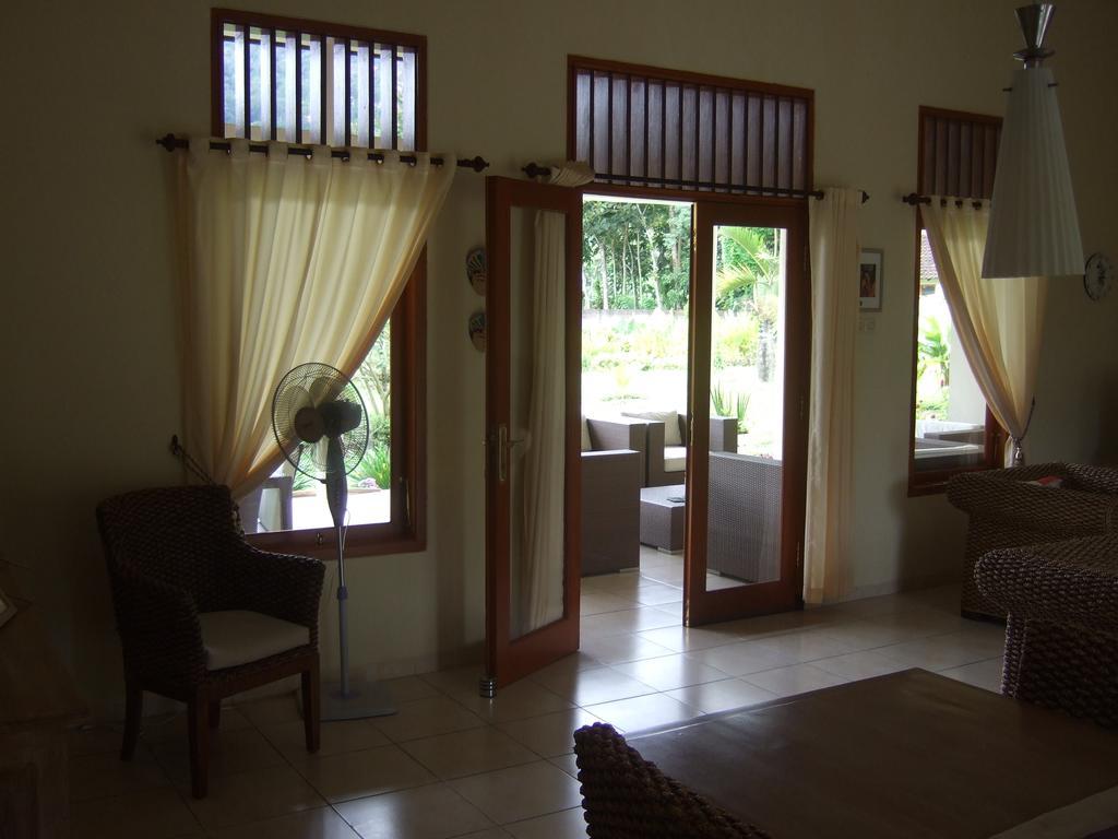 Guesthouse Rumah Senang Kalibaru Luaran gambar