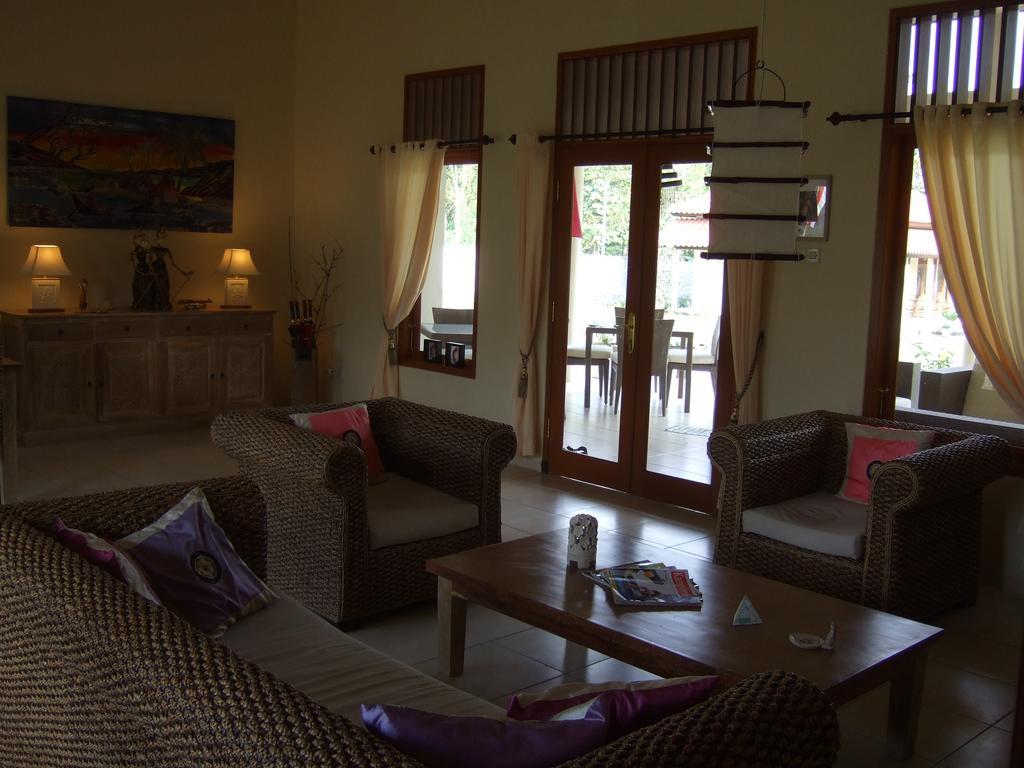 Guesthouse Rumah Senang Kalibaru Luaran gambar