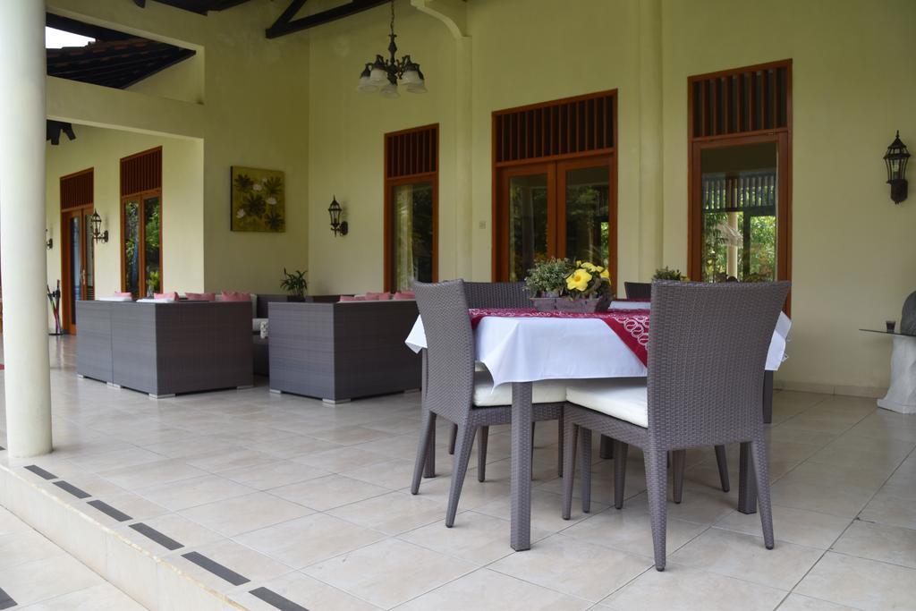 Guesthouse Rumah Senang Kalibaru Luaran gambar