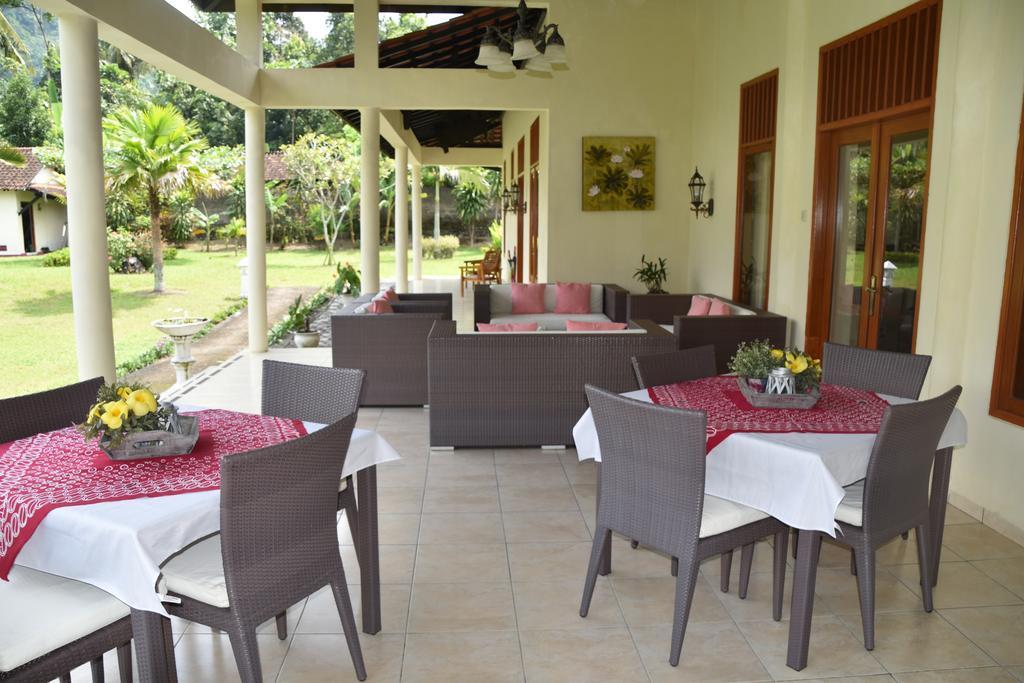 Guesthouse Rumah Senang Kalibaru Luaran gambar
